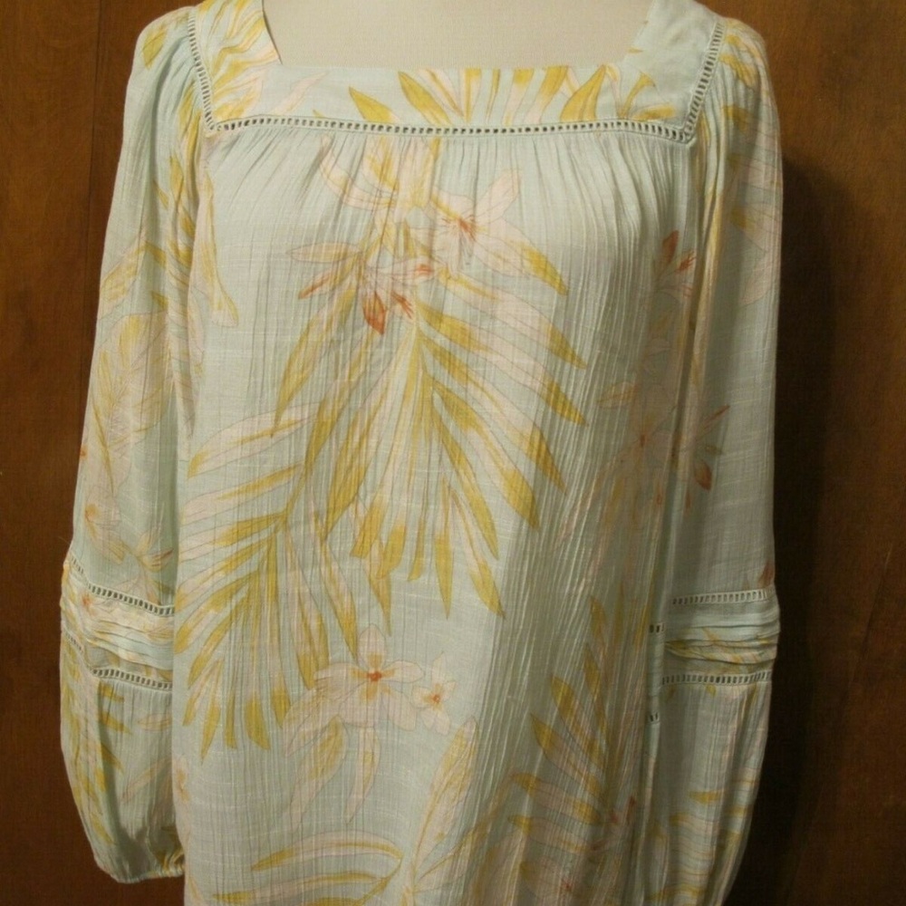 LC Lauren Conrad Aqua shirt